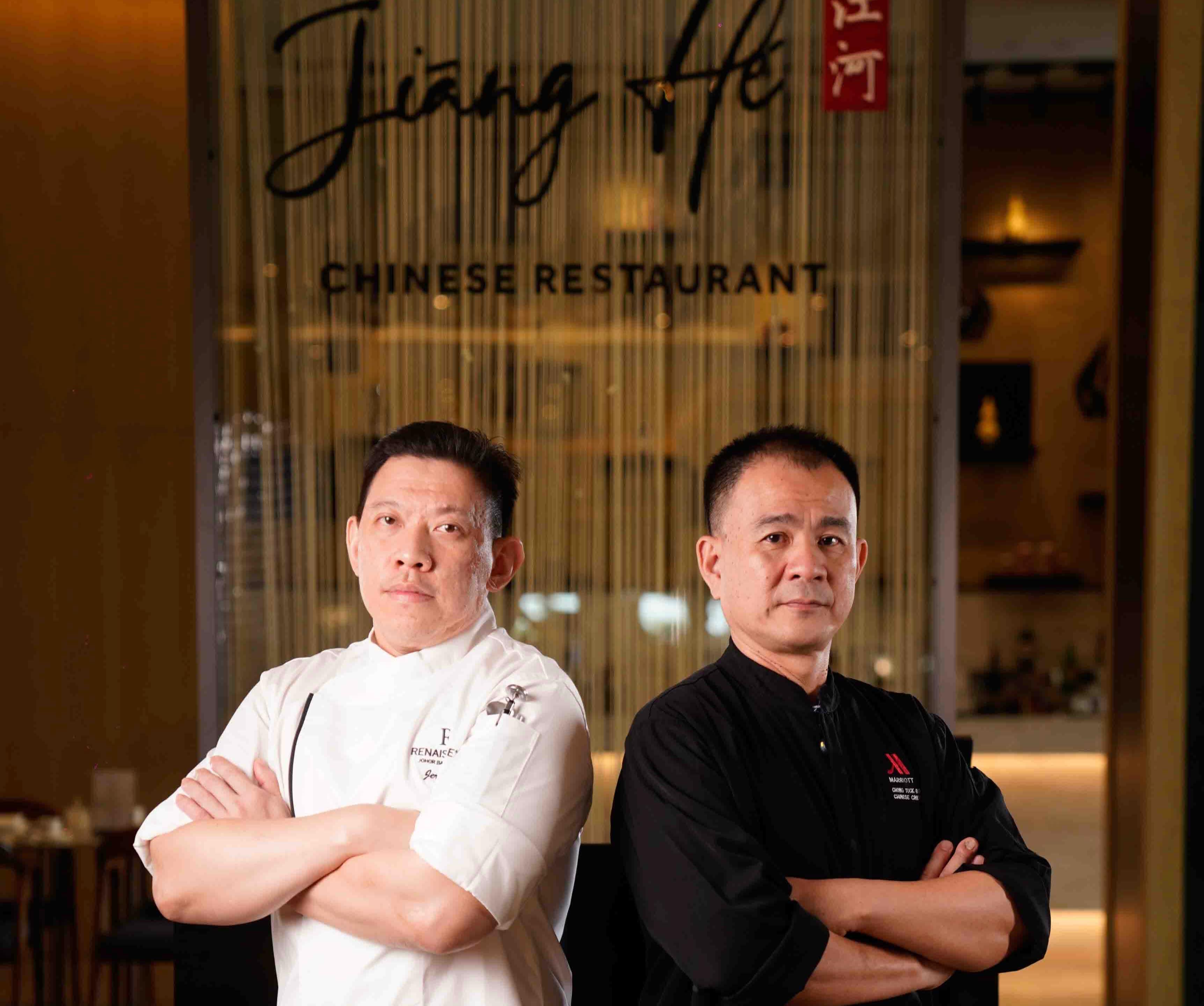 DUA chef Tee Jerry dan Chong Tuck Boon di balik kolaborasoi Feast of Flavors di Jiang He Restaurant, Batam Marriott Harbour Bay Hotel.