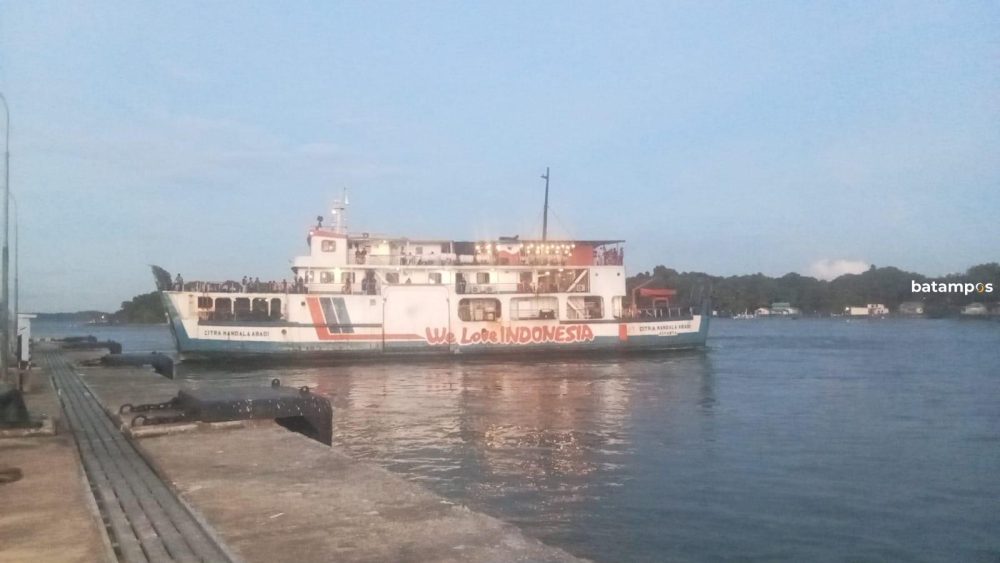 KMP Citra Mandala saat merapat di dermaga Pelabuhan roro Telaga Punggur.
