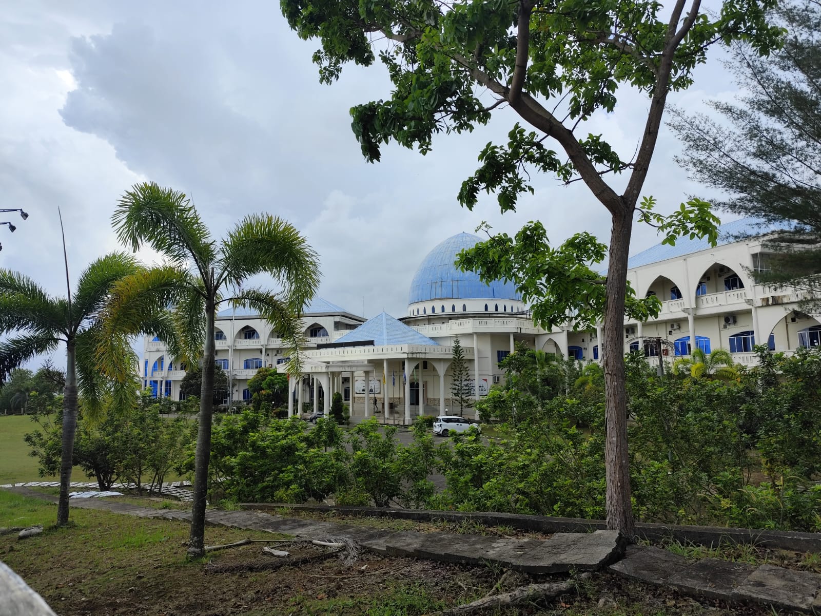 Gedung DPRD Tanjungpinang yang terletak di Senggarang, Kamis (10/4).