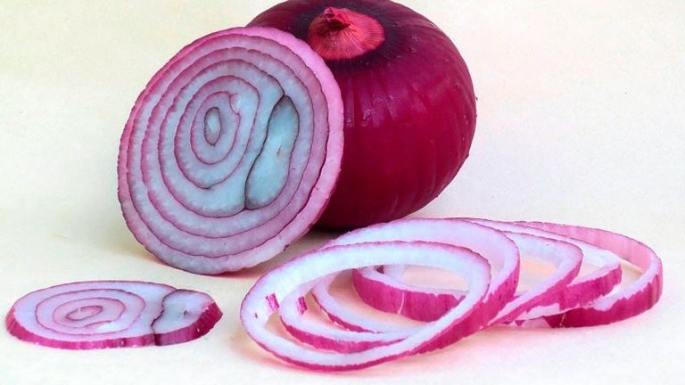 ILUSTRASI. Selain sebagai bumbu penyedap, bawang merah juga bermanfaat bagi kesehatan, terutama mencegah risiko kanker.