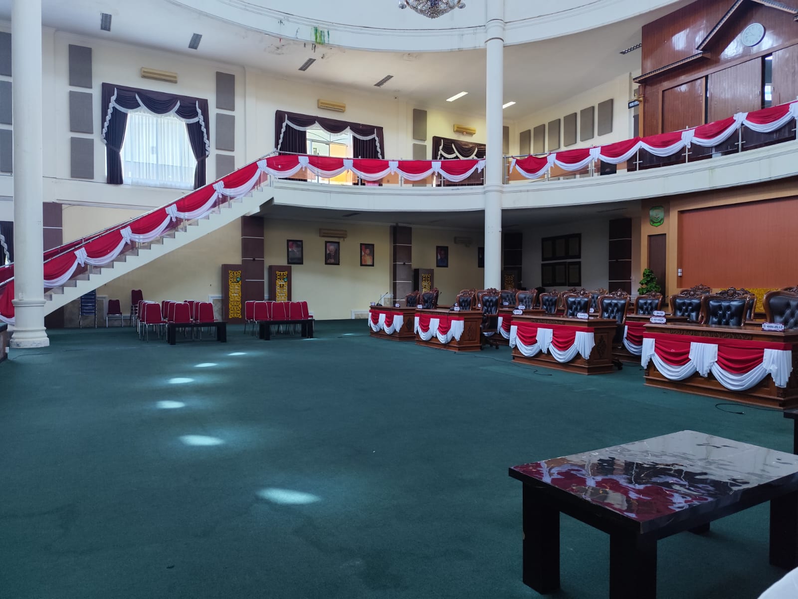 Kondisi ruang Rapat Paripurna DPRD Tanjungpinang, Jumat (11/4).