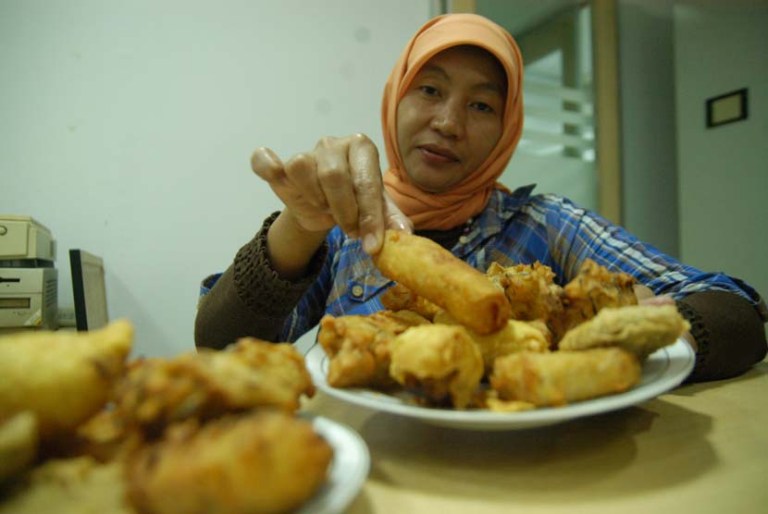 ILUSTRASI. Sering konsumsi makanan berminyak atau gorengan memicu risiko asam lambung naik.