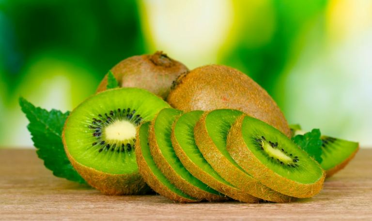 ILUSTRASI. Buah kiwi memiliki tingkat keasaman tinggi sehingga tidak cocok dikonsumsi bagi penderita asam lambung.