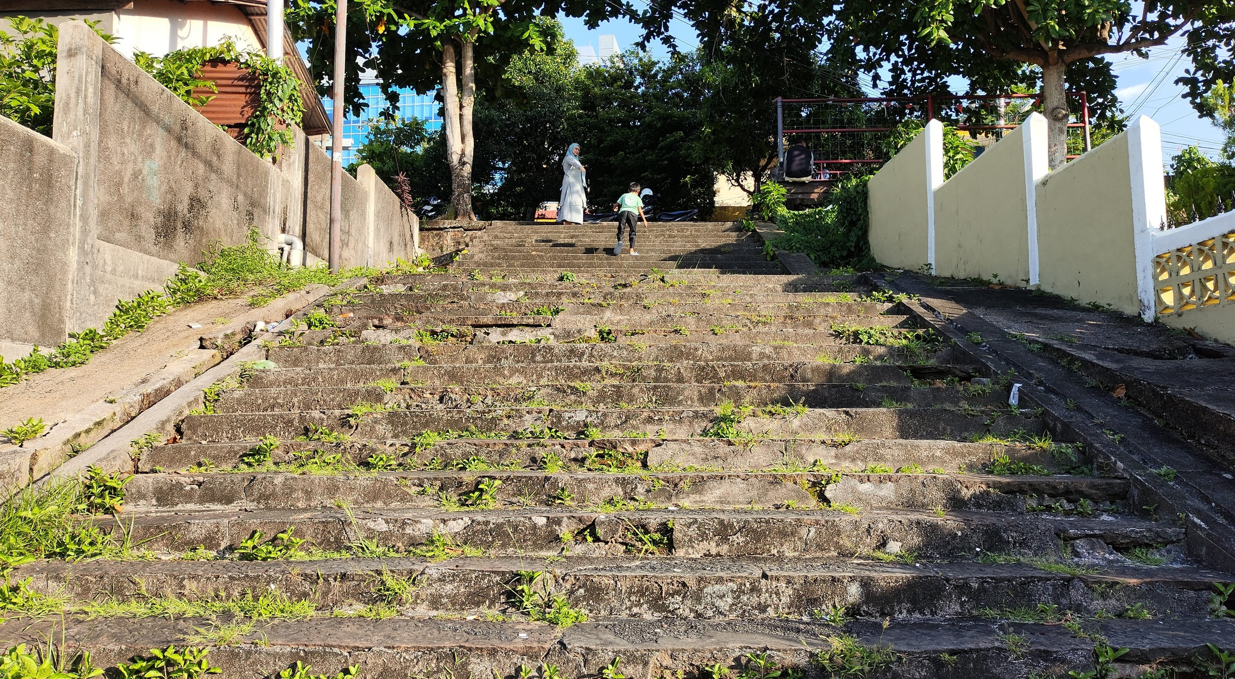 Suasana sore hari di kawasan Tangga Batu Tanjungpinang.
