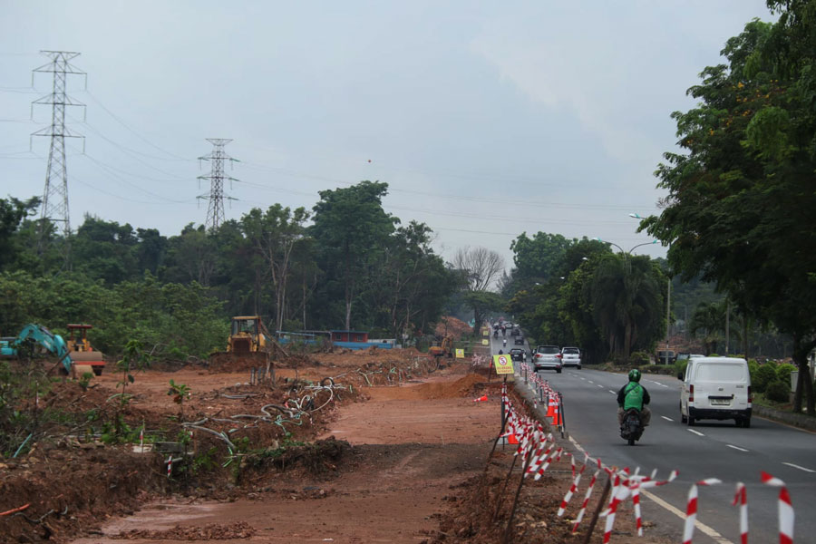 Jalan A. Yani yang dilebarkan 2 lajur.