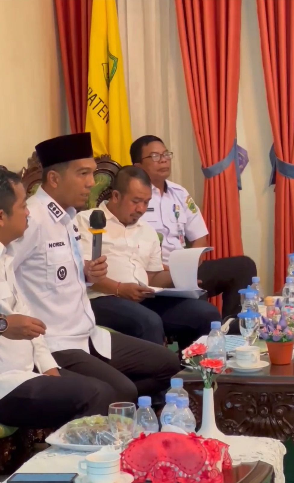 Novrizal, Wakil Bupati Lingga menghadiri Rapat Optimalisasi PAD yang digelar oleh BAPENDA di Gedung Daerah Dabo Singkep, Rabu (23/4).