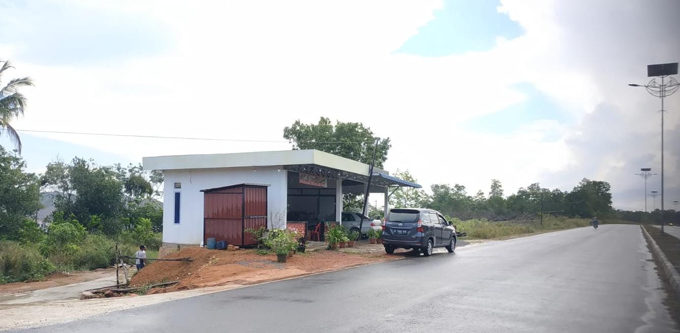 Warung makan Dapoer Bu Novi yang dibobol maling di jalan Lintas Timur, Kampung Jawa, Kelurahan Sei Lekop, Kecamatan Bintan Timur, Jumat (25/4/2025) dini hari.