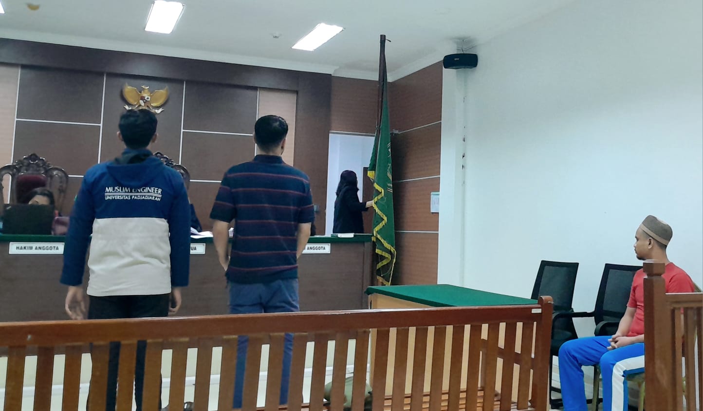 Sidang kasus penyelundupan 100 unit iPhone XR tanpa dokumen resmi digelar di Pengadilan Negeri Batam.