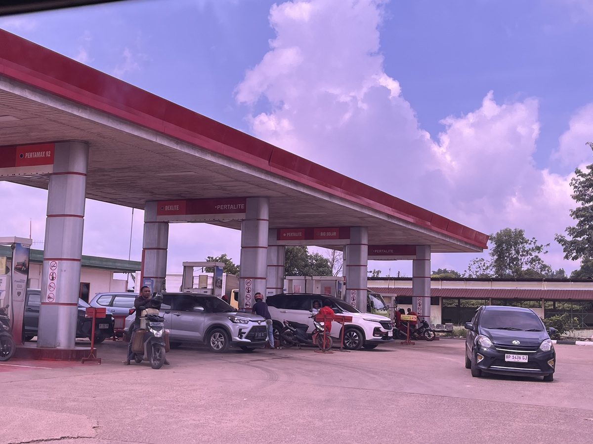 Aktivitas di SPBU 14.294.716 di Jalan Patimura, Kabil, Batam.