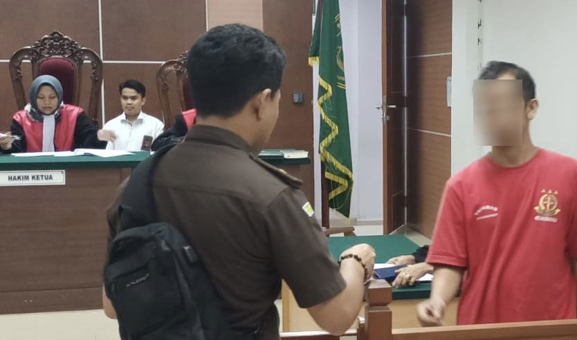 Tok, vonis 14  tahun untuk kurir sabu.