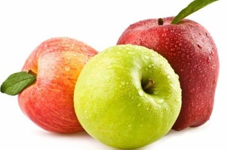 ILUSTRASI. Apel hijau dan apel merah memiliki nutrisi tinggi untuk kesehatan.