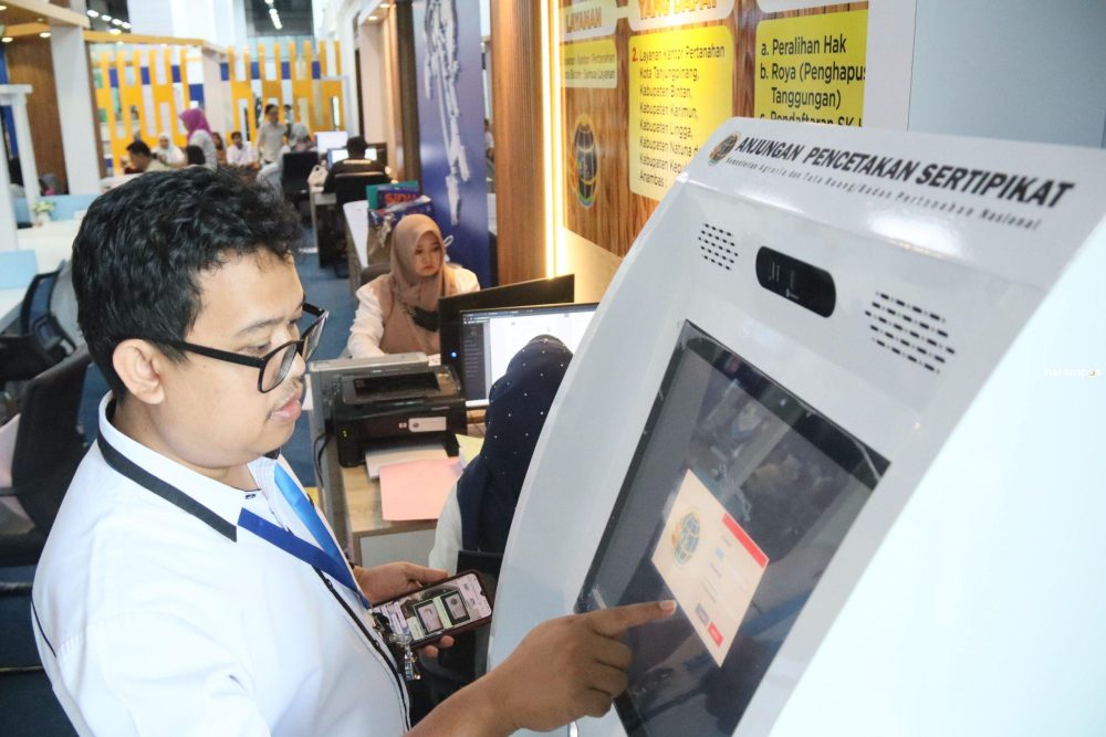 Badan Pertanahan Nasional (BPN ) Batam menyediakan layanan cetak sertifikat elektronik mandiri di Mall Pelayanan Publik (MPP), Batam Center.