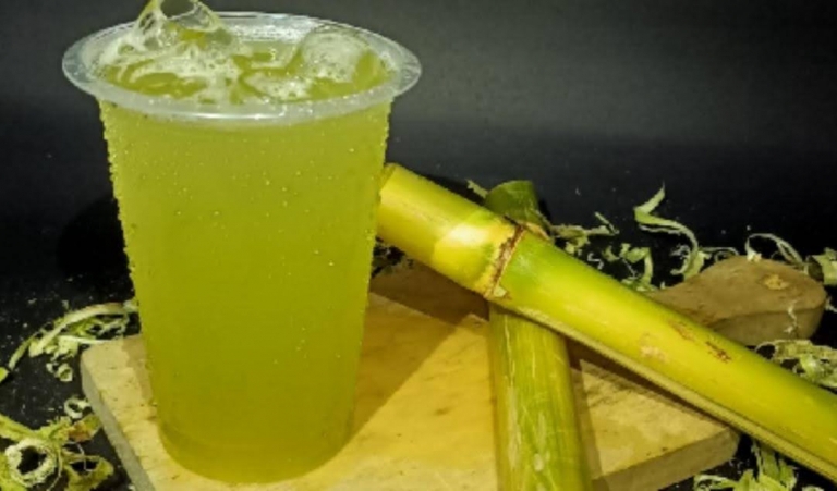ILUSTRASI. Air perasan tebu termasuk minuman herbal alami yang berkhasiat bagi tubuh.