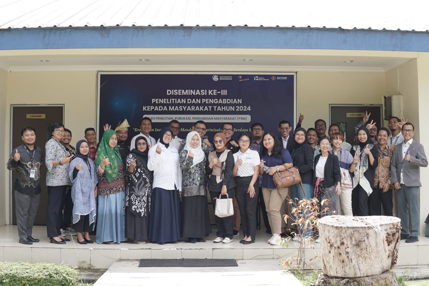 Foto bersama pimpinan dan jajaran Politeknik Bintan Cakrawala (PBC) bersama perwakilan PT. BRC, PT. BIIE, Disbudpar Bintan, dan pimpinan hotel dan resort di Kawasan Bintan Resorts, Lagoi.