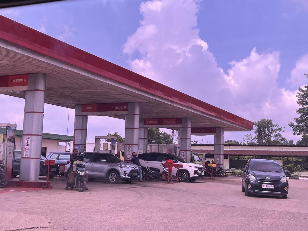 Aktivitas di SPBU 14.294.716 di Jalan Patimura, Kabil, Batam.