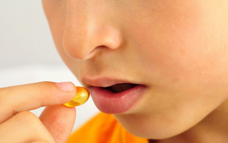 ILUSTRASI. Asupan suplemen vitamin minyak ikan sangat membantu pertumbuhan kecerdasan anak.