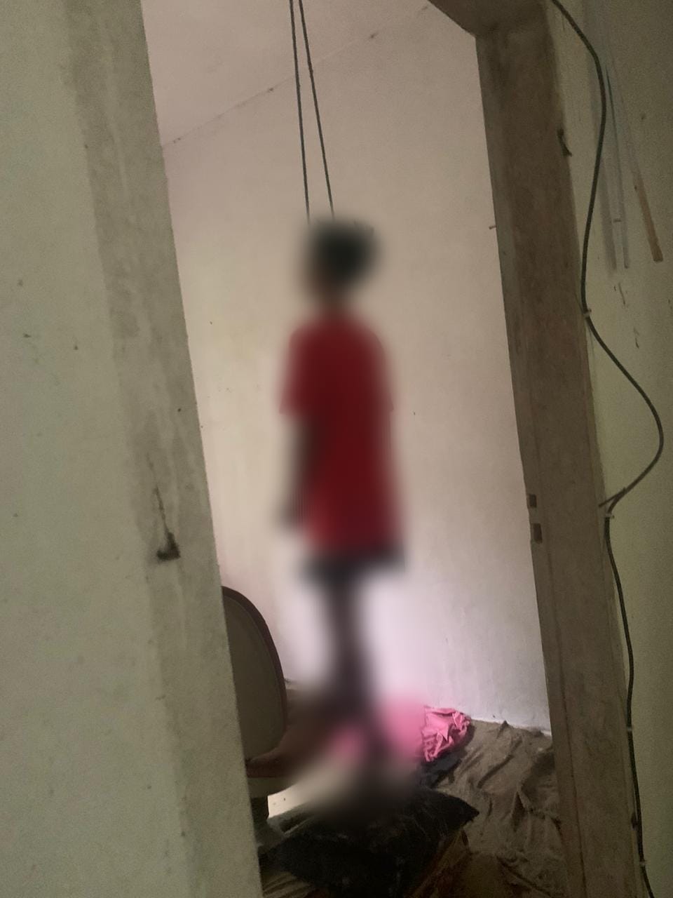 Korban ditemukan gantung diri di rumah kosong di Kampung Bangun Rejo, Gunung Lengkuas, Bintan, Jumat (16/5/2025) pagi.