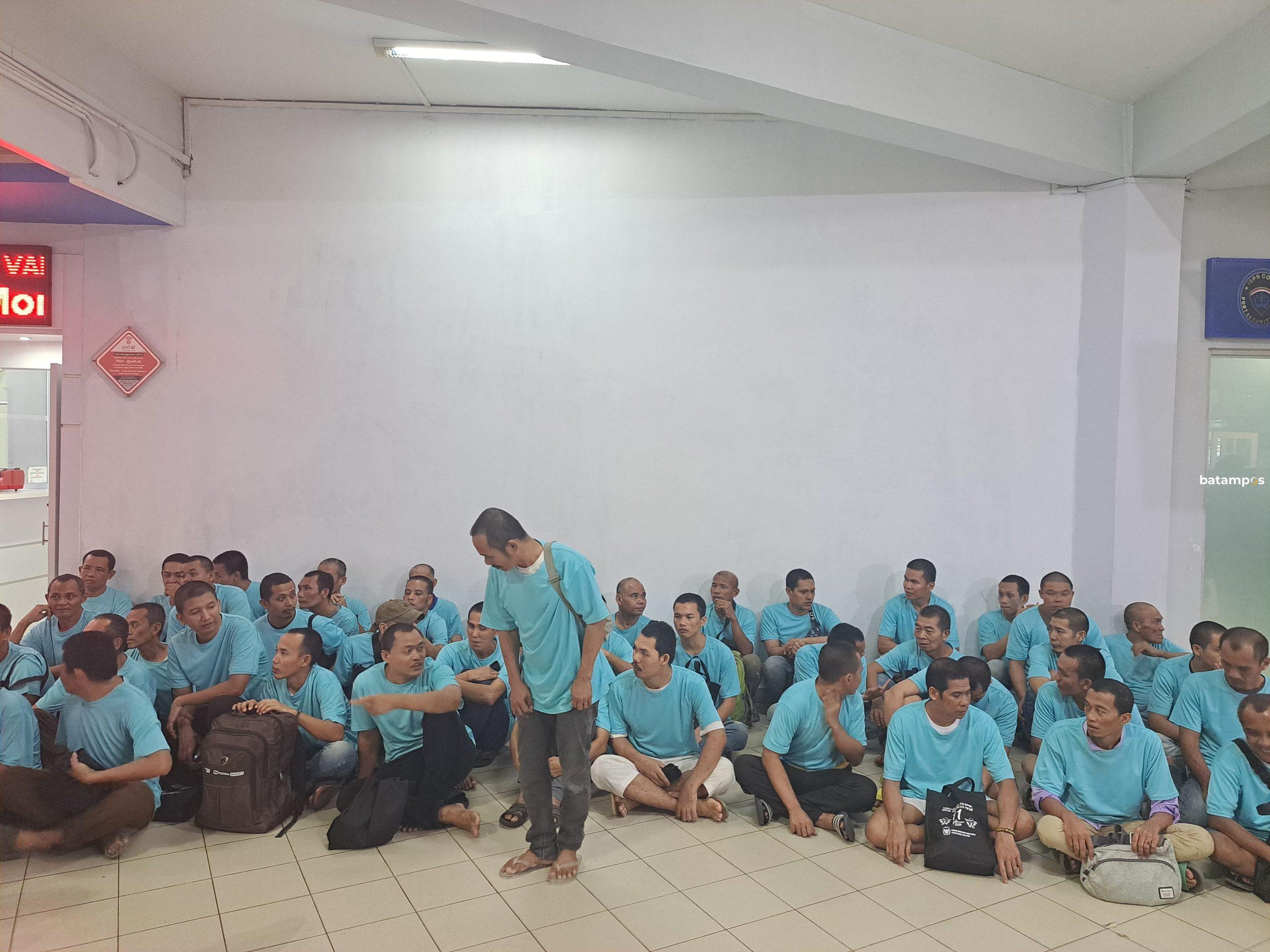 Sebanyak 115 Warga Negara Indonesia (WNI) dideportasi dari Malaysia ke Batam Sabtu (17/5).