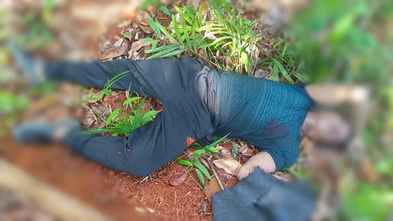 Parman, saat ditemukan dalam kondisi tidak bernyawa di kawasan hutan Desa Musai Daik Lingga, Kamis (22/5).