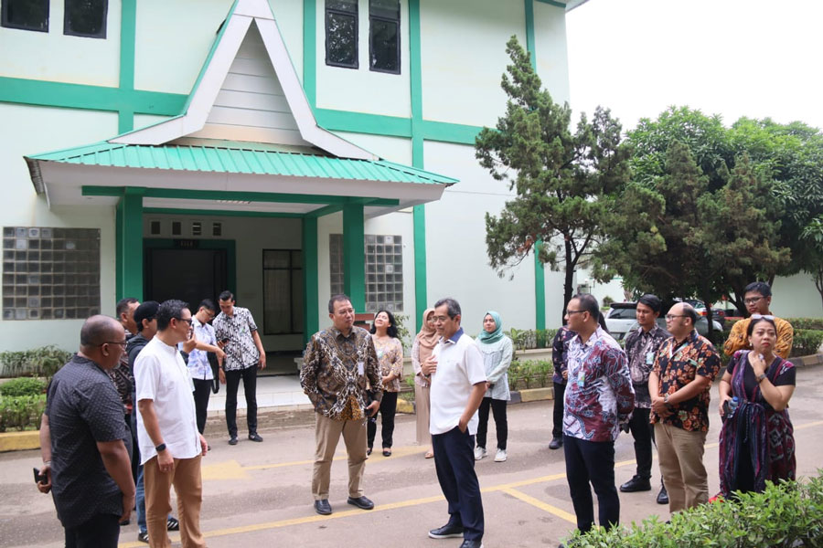 Ahmad Edi Komarudin, Deputi Direktur Aset dan Sarana Prasarana BPJS Ketenagakerjaan bersama Subchan Gatot anggota Dewan Pengawas (Dewas) BPJS Dr. H. Muhammad Adityawarman, MBA,  anggota Dewan Pengawas