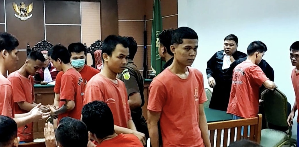 Sebelas terdakwa dalam kasus perjudian online menjalani sidang lanjutan di Pengadilan Negeri Batam, Rabu (21/5).