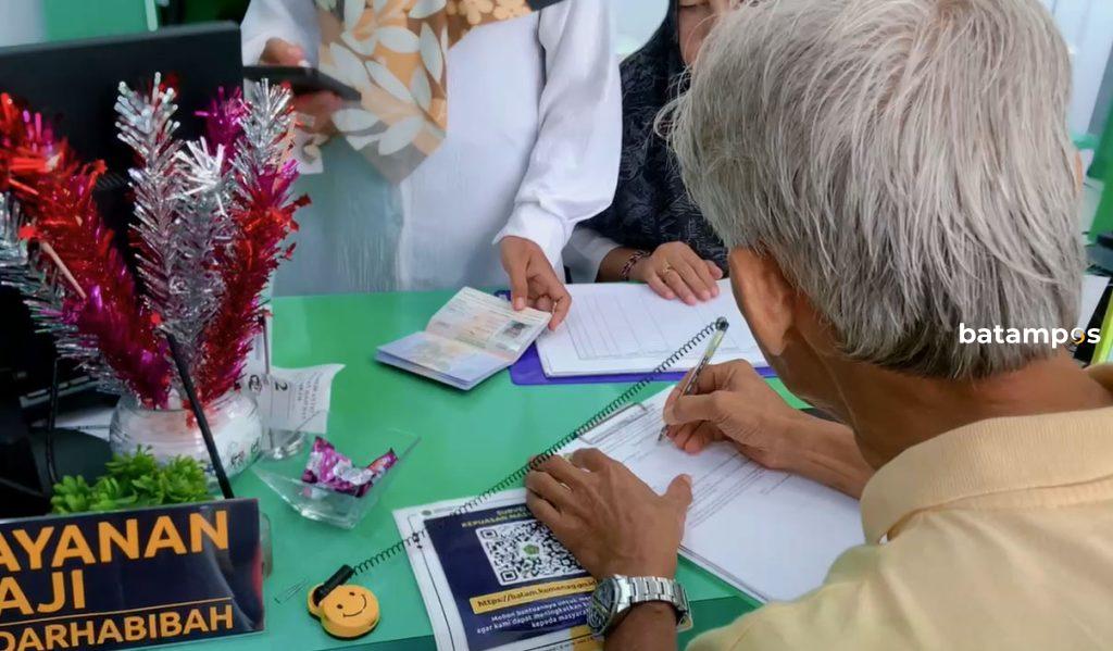 Pelayanan haji di kantor Kemenang Batam
