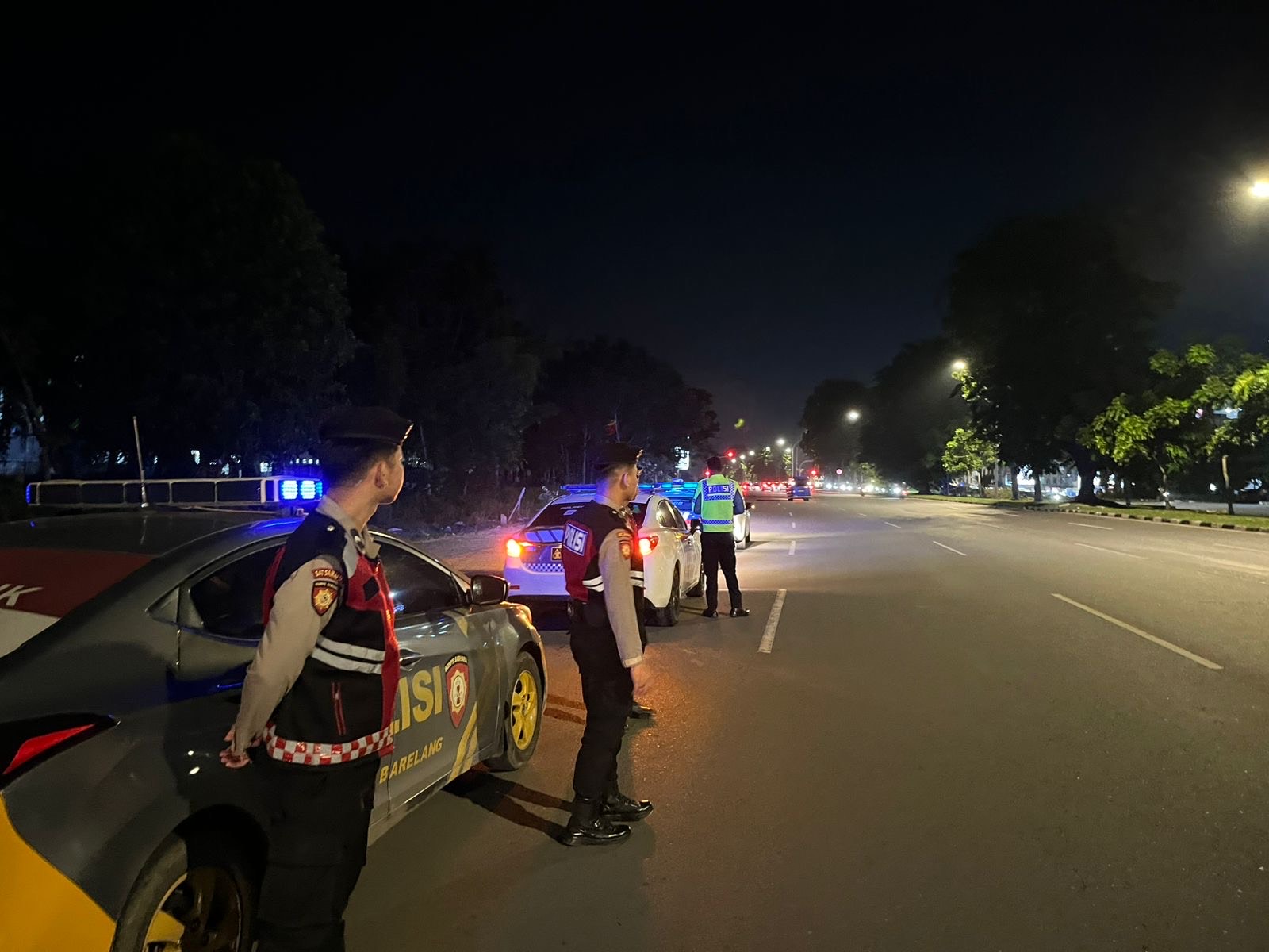 Personel Polresta Barelang melakukan patroli guna mencegah gangguang kamtibmas, Sabtu (25/5) malam.
