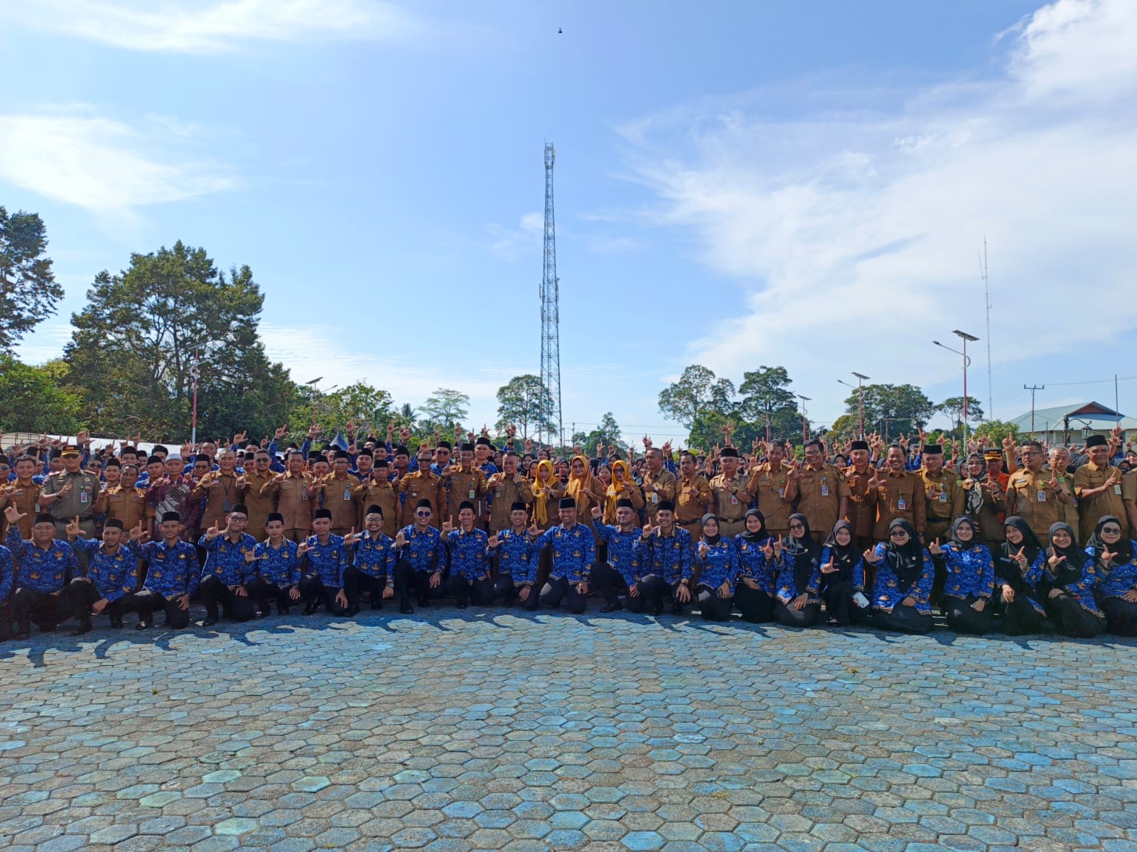 406 CPNS di Kabupaten Lingga setelah resmi dilantik oleh Bupati Lingga, Selasa (27/5).