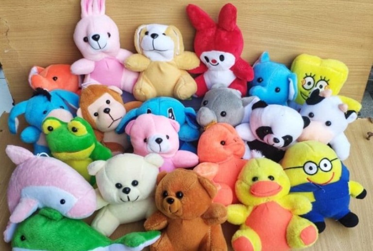 ILUSTRASI. Boneka karekater yang banyak digemari anak-anak.