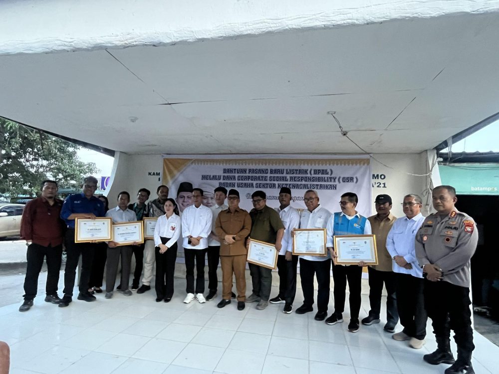 Acara peresmian program Bantuan Pasang Baru Listrik (BPBL) di Lapangan Bola Kampung Bagan, Selasa (27/5).