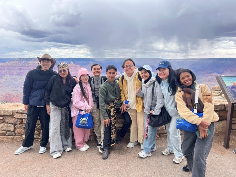 PARA peseta YSEALI 2025 asal Indonesia di Grand Canyon, Amerika Serikat.