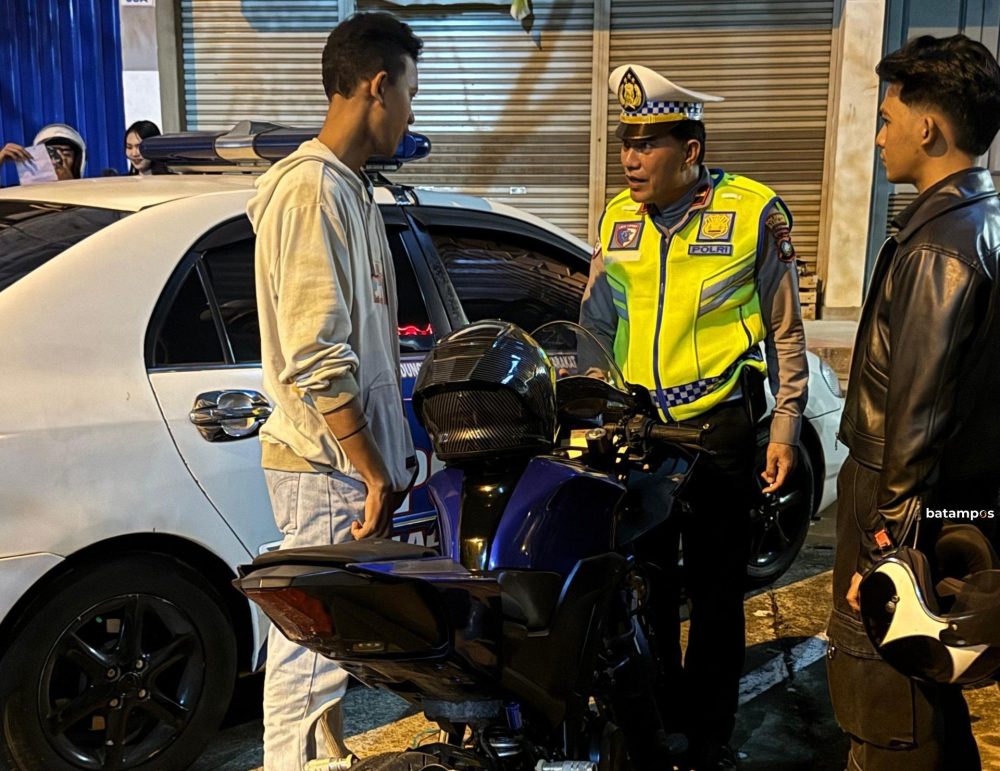 Polisi menindak motor yang menggunakan knalpot brong dalam kegiatan cipkon Minggu (1/6) dini hari.
