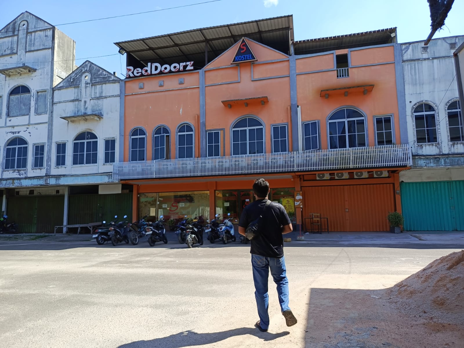 lokasi pembunuhan seorang wanita dengan pelanggannya.