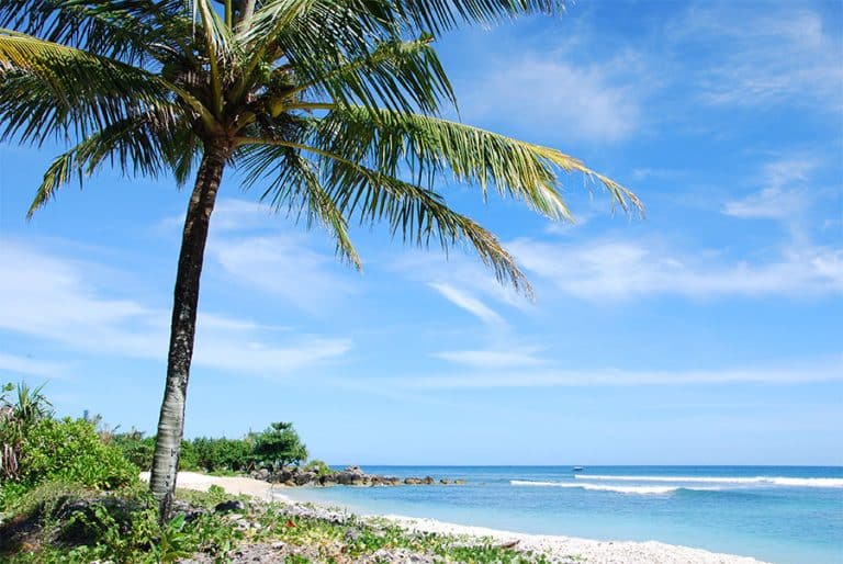ILUSTRASI. Pesona Pantai Tanjung Ambat, Kecamatan Buru. (f.wisatago.com)