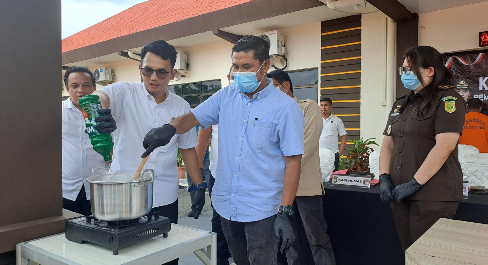 Barang bukti narkoba jenis sabu yang disita dari kurir narkoba, Ryo dimusnahkan di Polres Bintan, Rabu (11/6/2025).