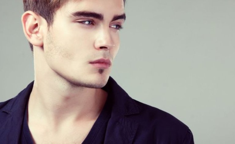 ILUSTRASI. Cowok dengan alis tebal menegaskan kesan maskulin.