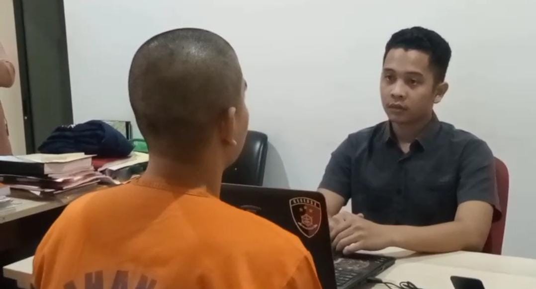 Pelaku aborsi yang  mengubur janin di lahan kosong di Desa Busung, Kecamatan Seri Kuala Lobam, Bintan ditangkap di Dumai saat menjalani pemeriksaan di Polres Bintan.