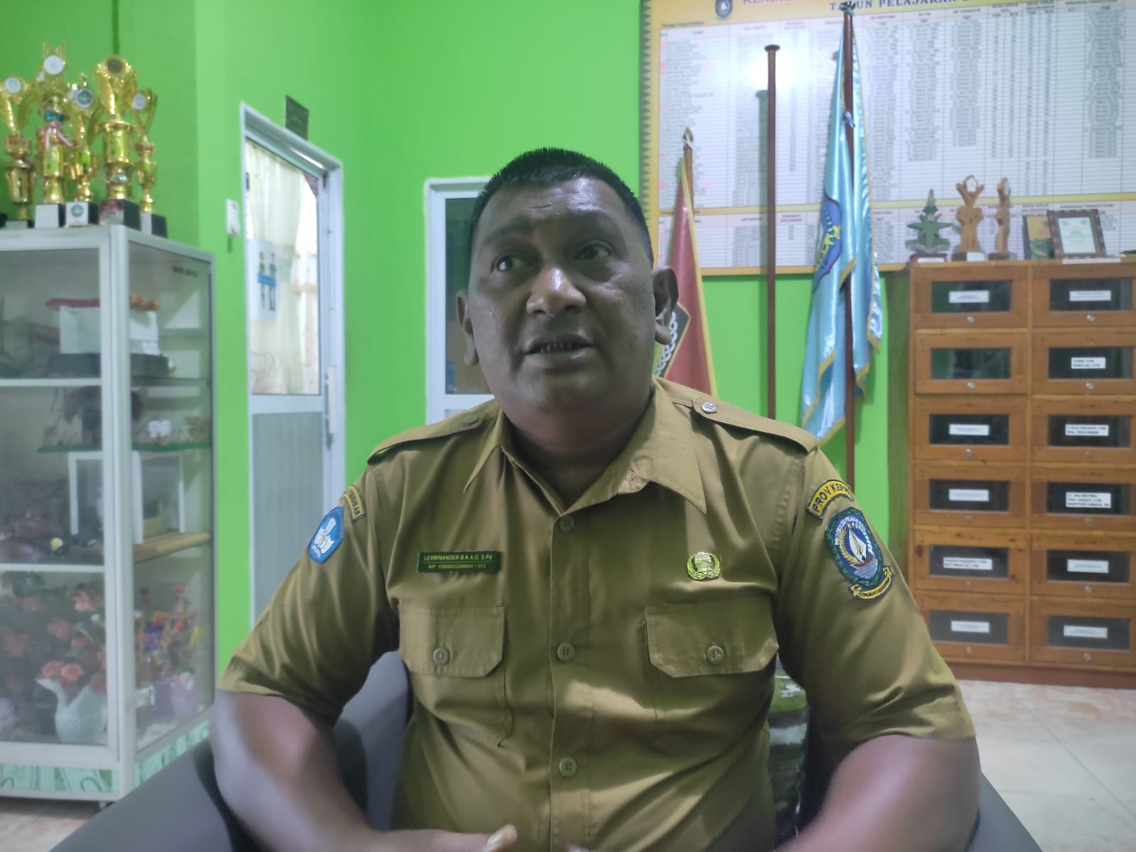 Leximinander, Kepala SMA Negeri 1 Singkep, Selasa (17/6).