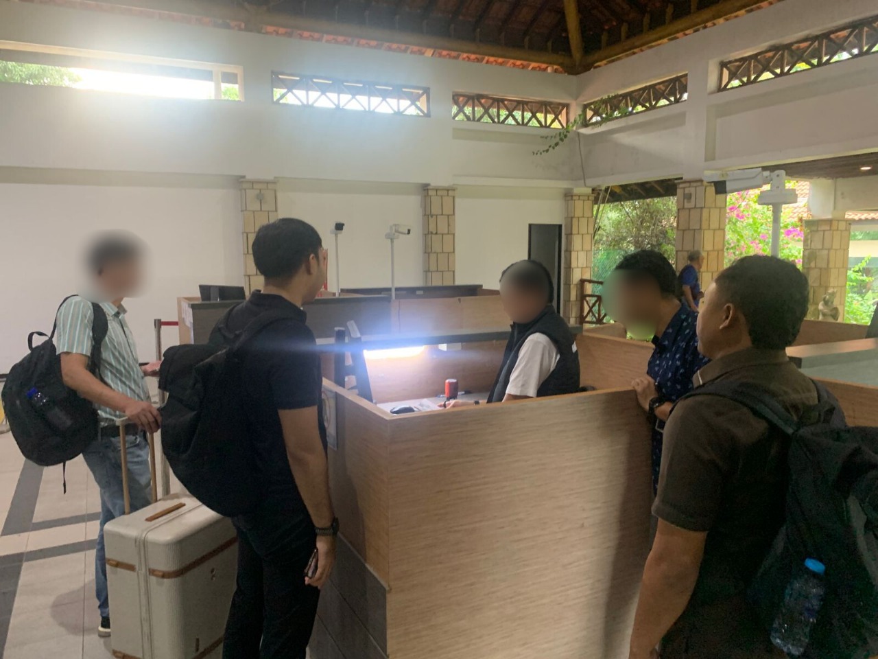 Kantor Imigrasi Kelas I Khusus TPI Batam mendeportasi empat orang warga negara asing (WNA) dari Batam.