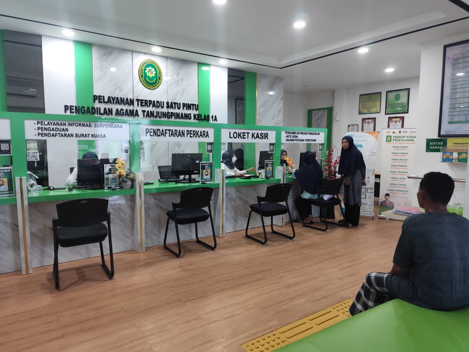 Kondisi pelayanan di Pengadilan Agama (PA) Tanjungpinang, Rabu (18/6).