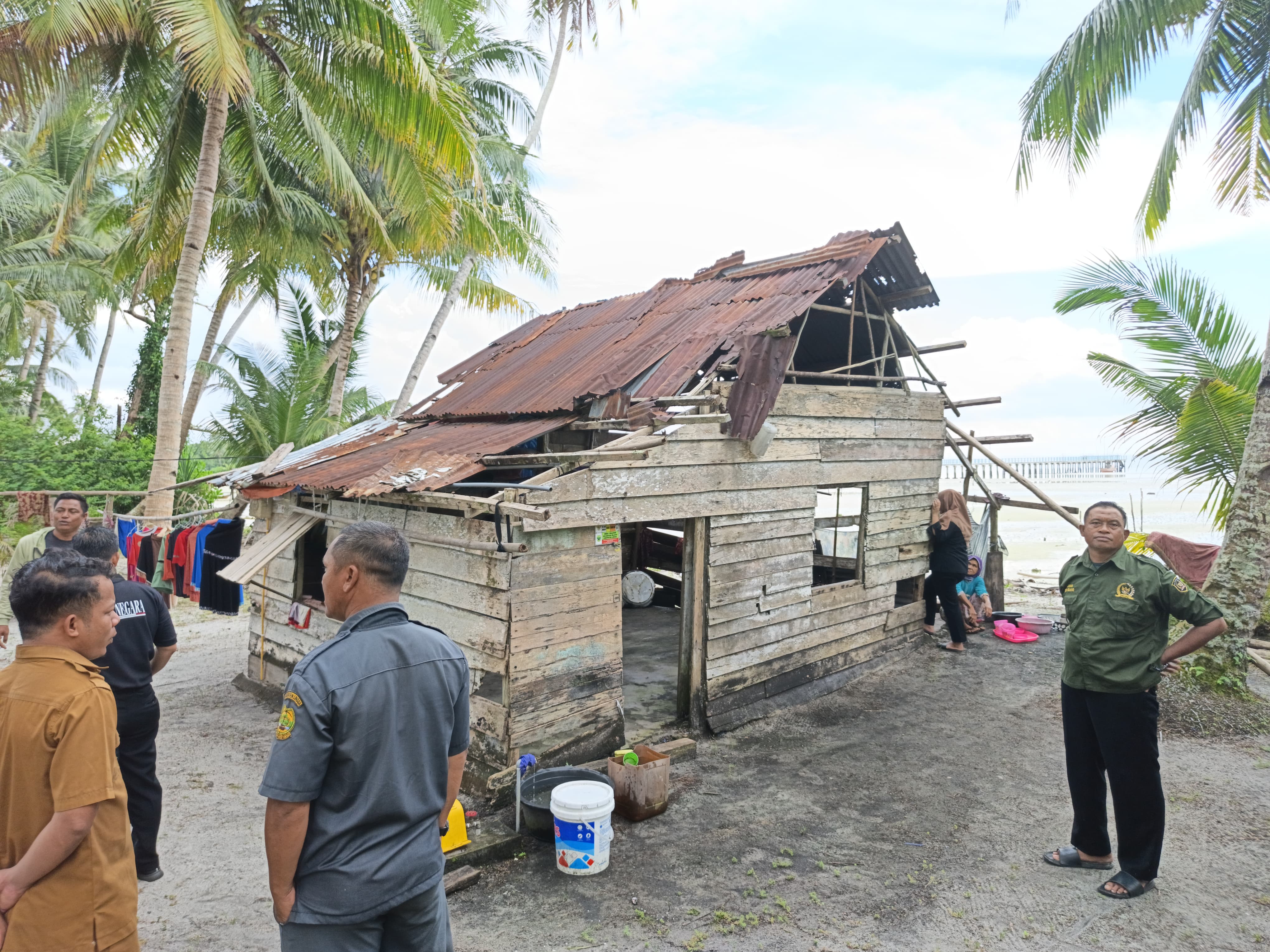 Kondisi rumah warga Selayar, Kabupaten Lingga.