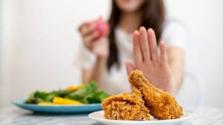 ILUSTRASI. Gorengan atau makanan berminyak sangat tidak dinajurkan bagi pengidap asam lambung.