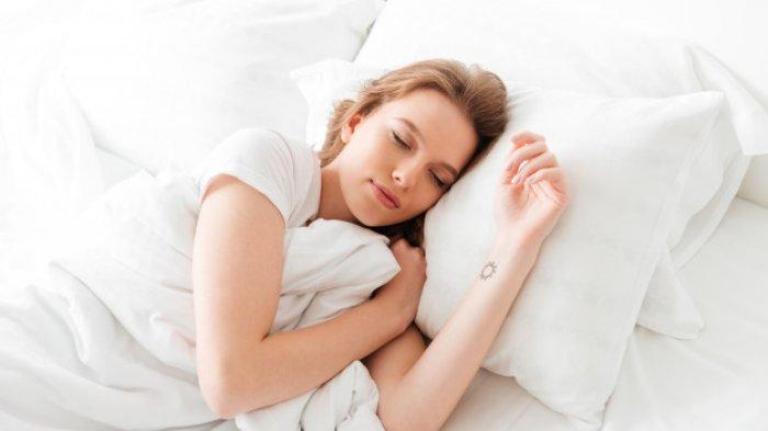 ILUSTRASI. Posisi tidur miring ke kiri dianjuran bagi penderita asam lambung.