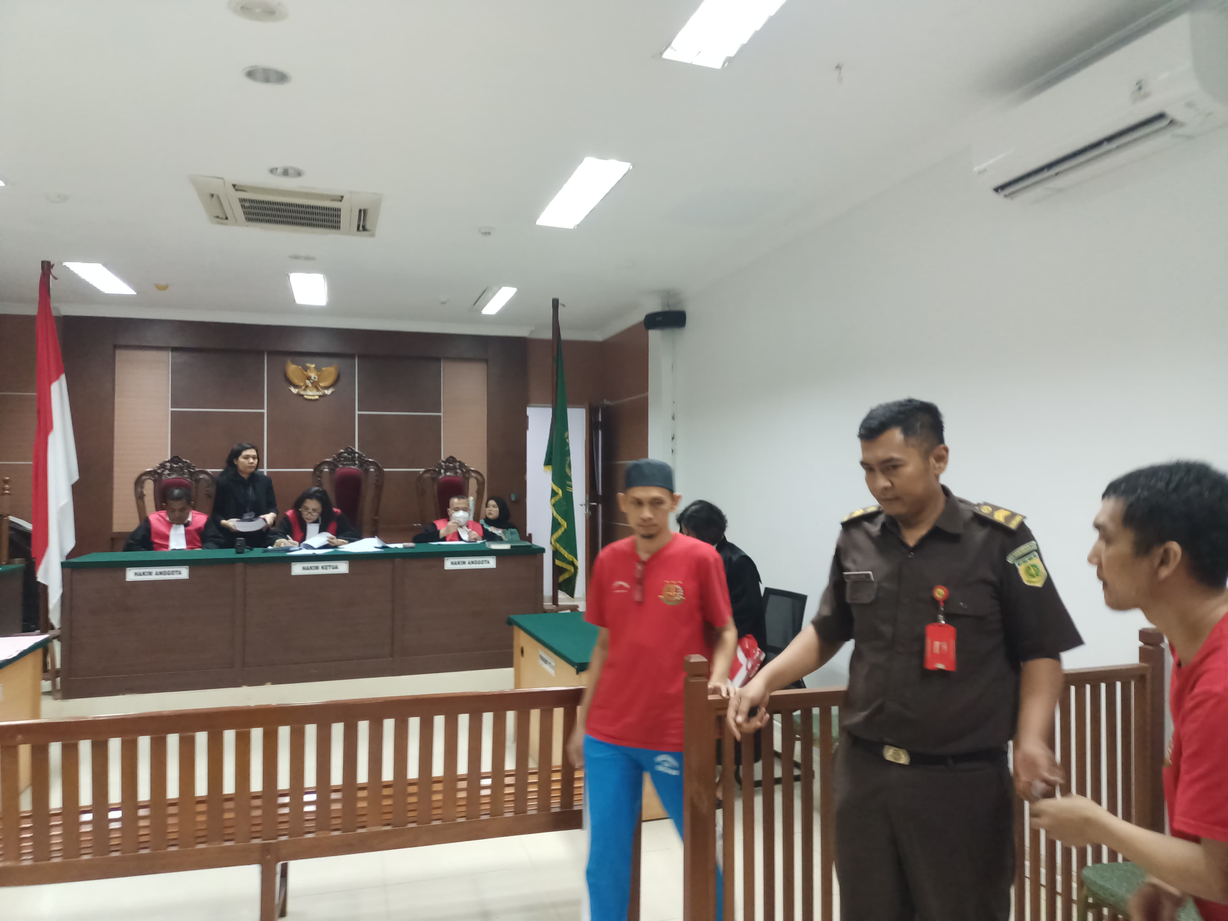 Terdakwa warga Malaysia sesaat setelah mendengar vonis atas kesalahannya di PN Batam.