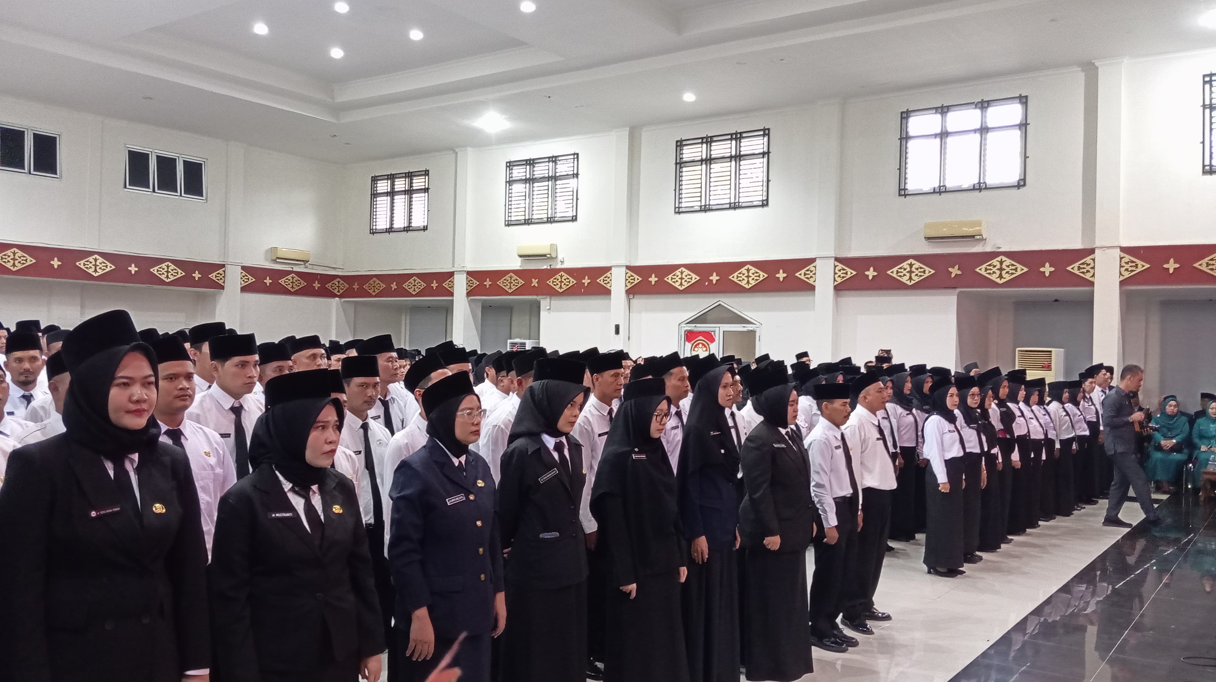 Ratusan CPNS dan PPPK di lingkungan Pemko Tanjungpinang yang dilantik pada Kamis (19/6).