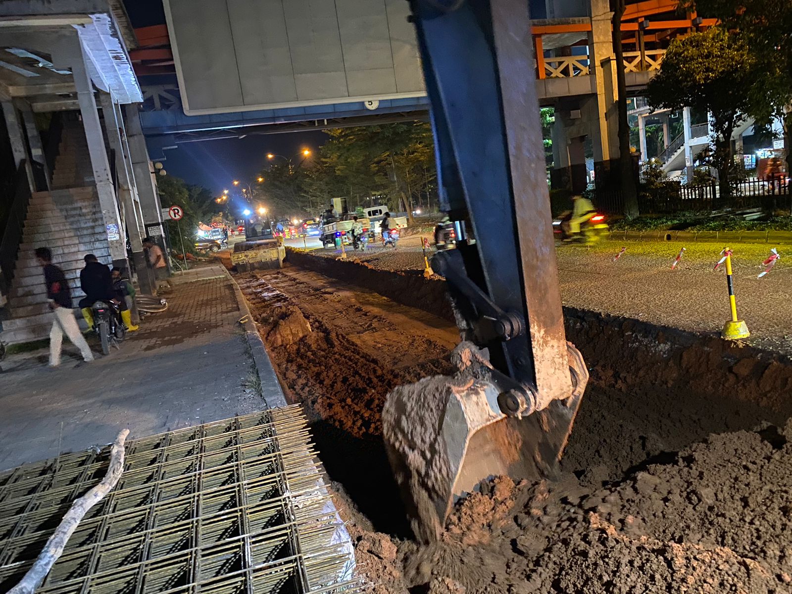 Pengerjaan dikebut siang dan malam.