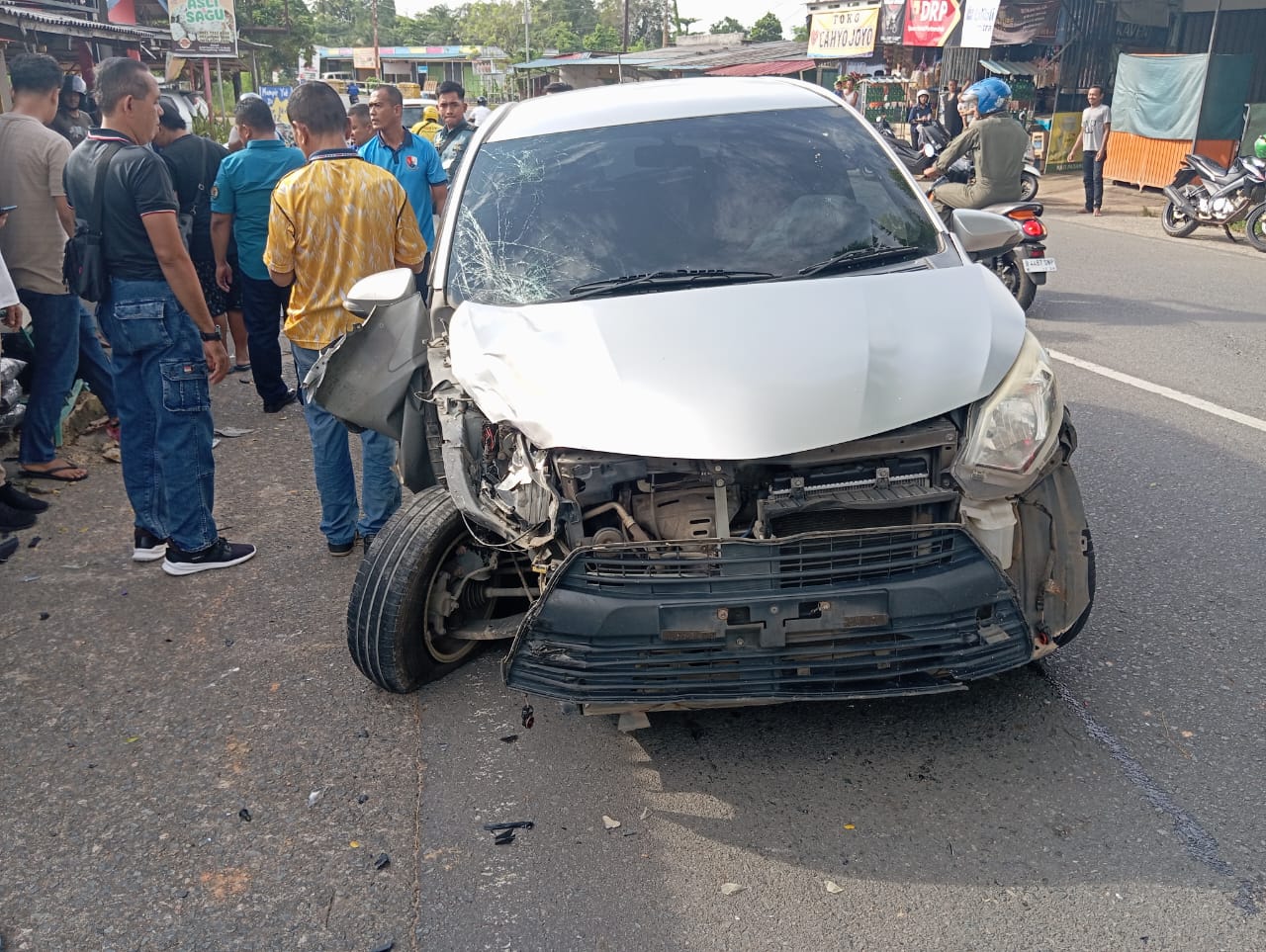 Kondisi mobil usai terlibat kecelakaan di Jalan Nusantara Tanjungpinang, Rabu (25/6).