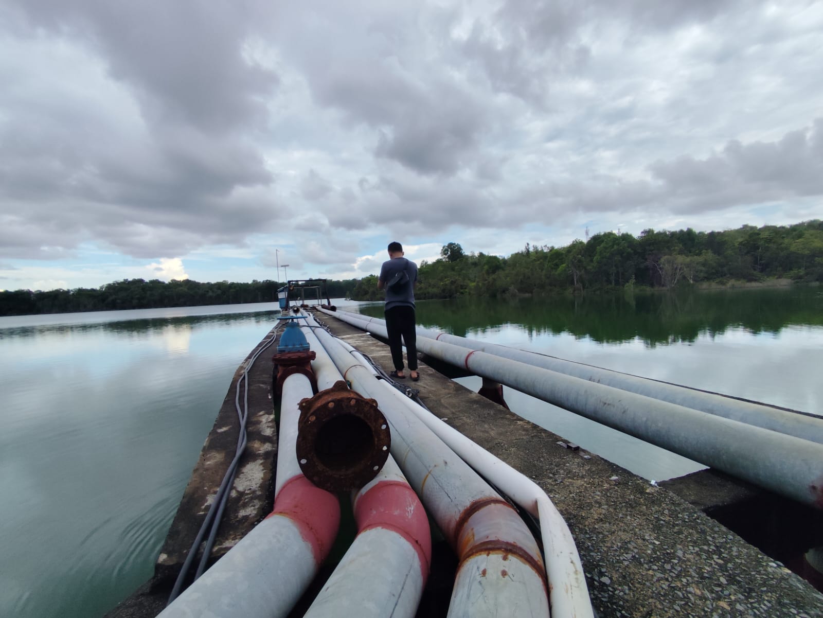 Waduk Sungai Pulai yang berada di Jalan Nusantara Tanjungpinang, Rabu (25/6).