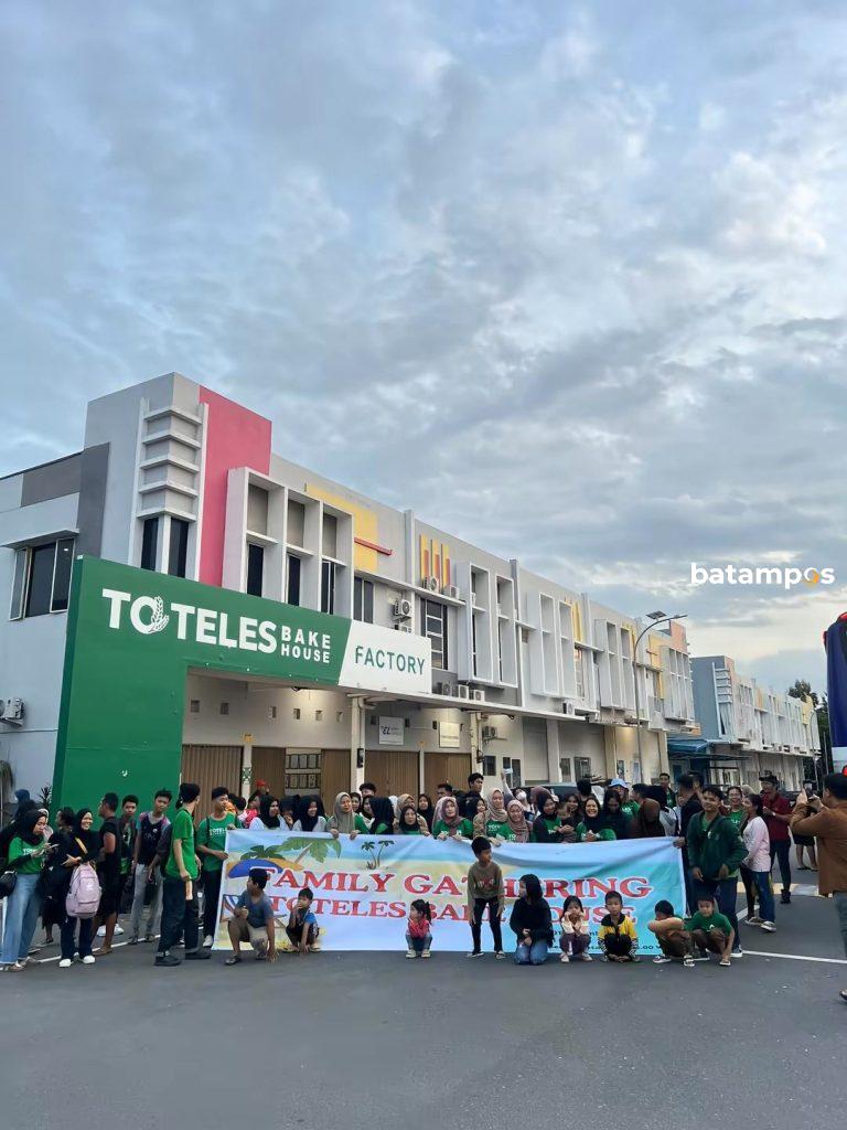 Seluruh karyawan Toteles yang akan family gathering.