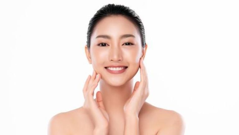 ILUSTRASI. Memperoleh wajah sehat dan glowing cukup sederhana yakni memperhatikan pola hidup yang benar.